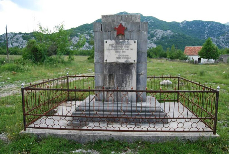 Dragalj – Spomen-ploča podignuta palim borcima i žrtvama rata iz ovoga kraja