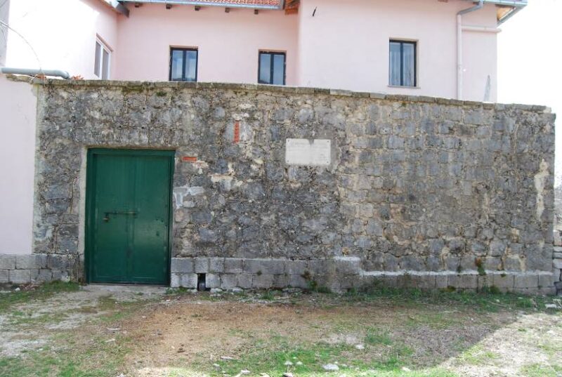 Vrbanj – Spomen-ploča