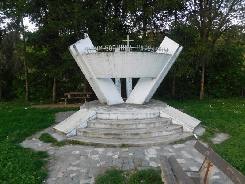 Srnje – Spomenik palim borcima